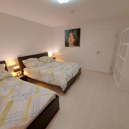 Several Different Rooms, Newly Furnished, In A New House In Vichten Buitenkant foto